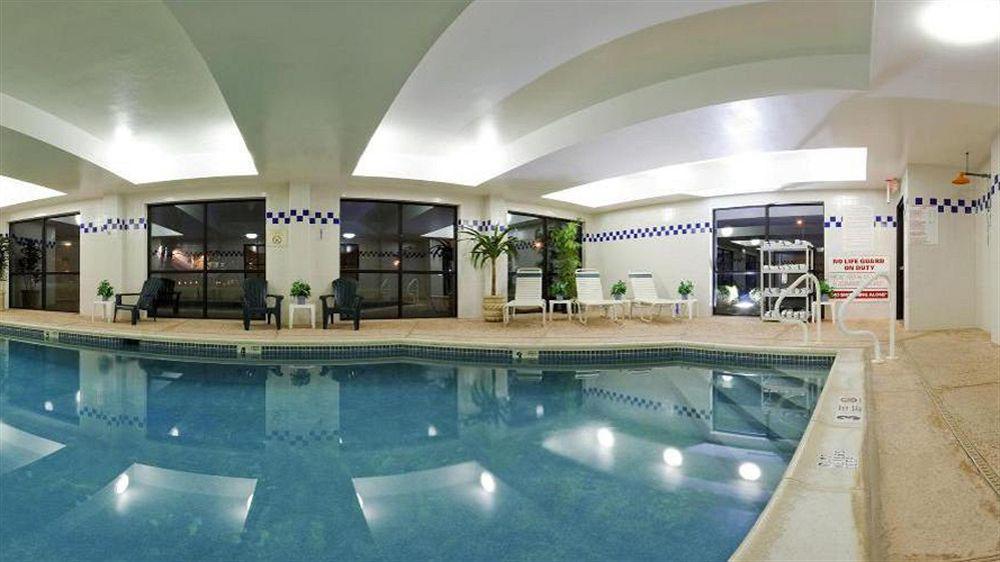 Holiday Inn Express Hotel & Suites Meadowlands Area By Ihg Carlstadt Ngoại thất bức ảnh