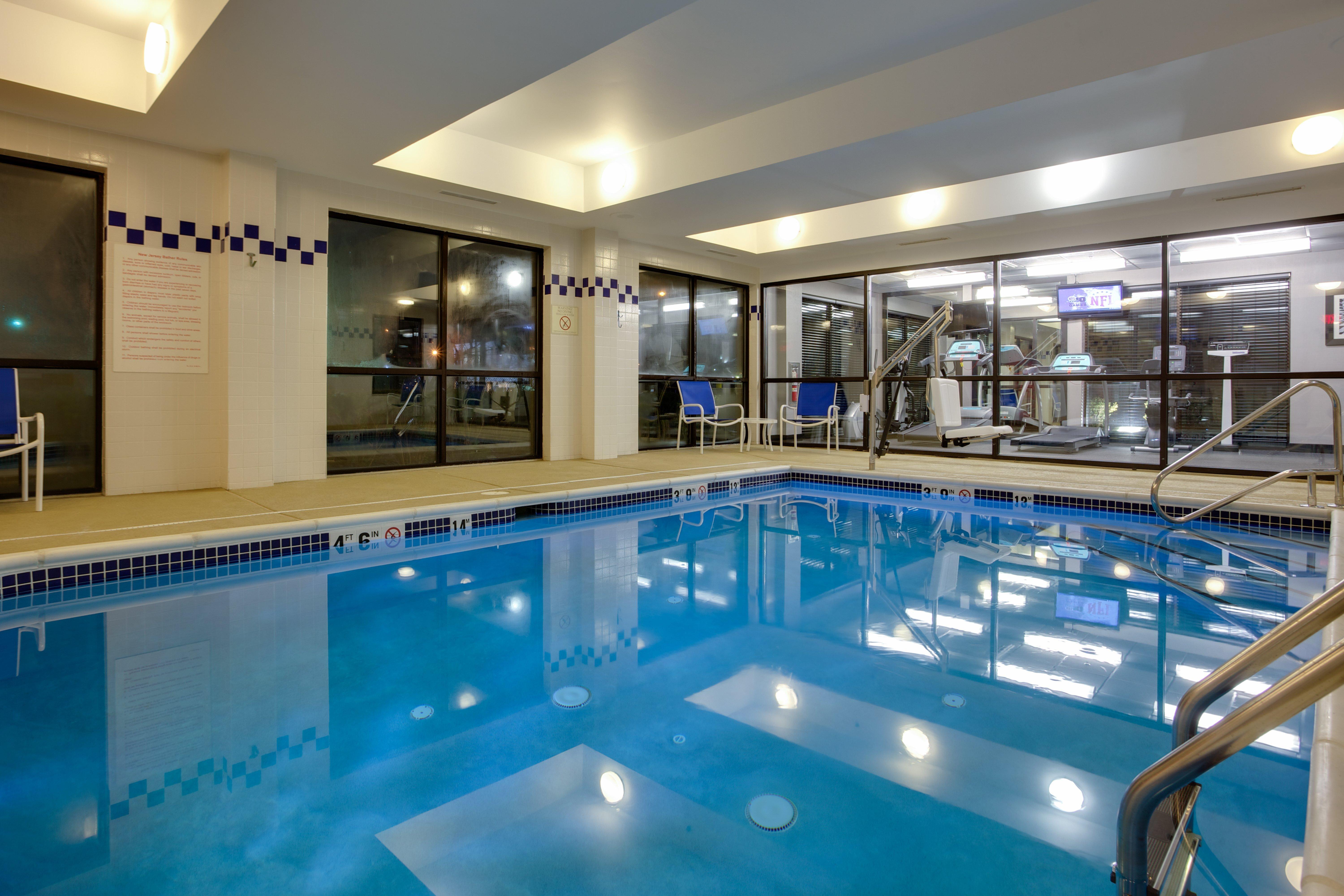 Holiday Inn Express Hotel & Suites Meadowlands Area By Ihg Carlstadt Ngoại thất bức ảnh
